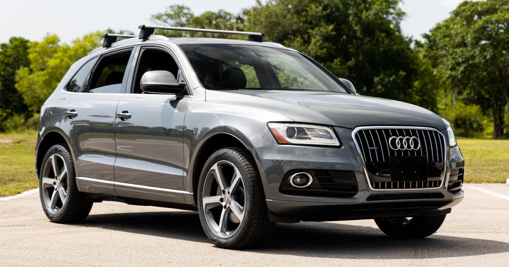 Vista frontal do terceiro trimestre do Audi Q5 TDI 2016