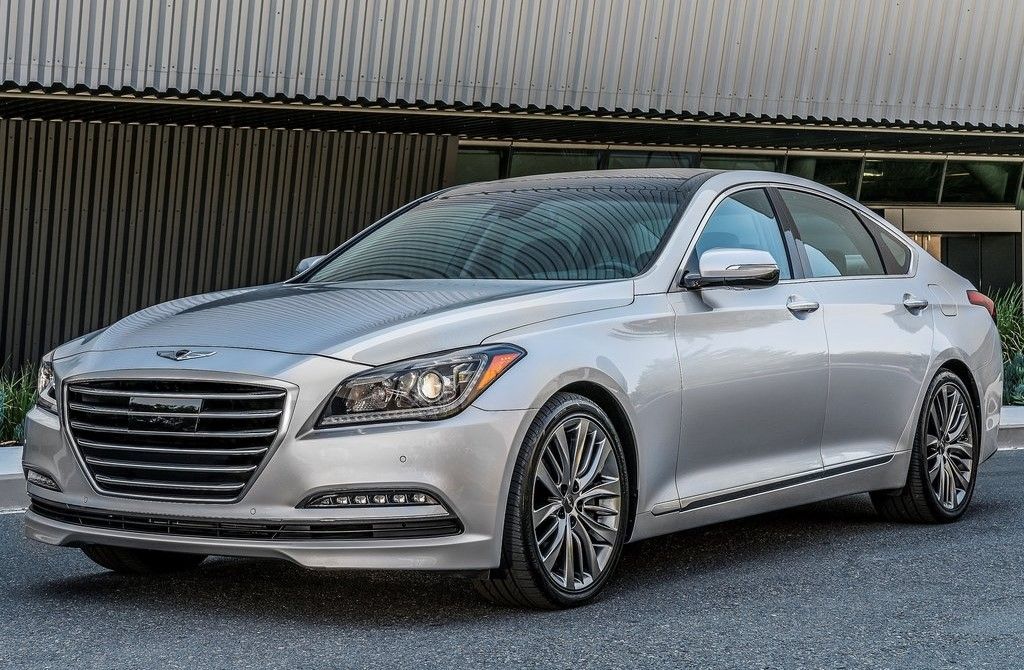 Silver 2017 Genesis G80 na garagem