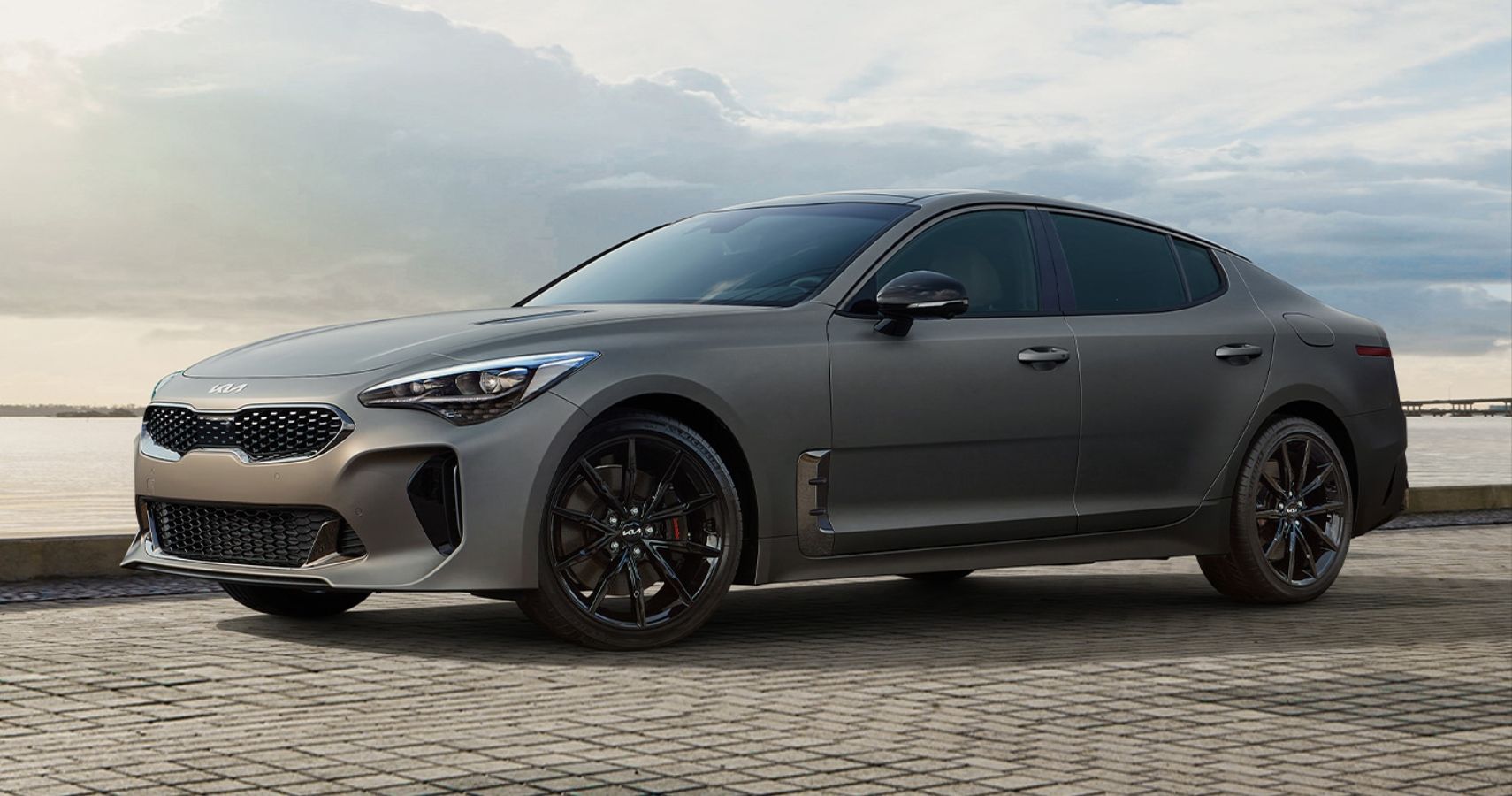 2023 Kia Stinger GT - Vista Frontal<Estacionado