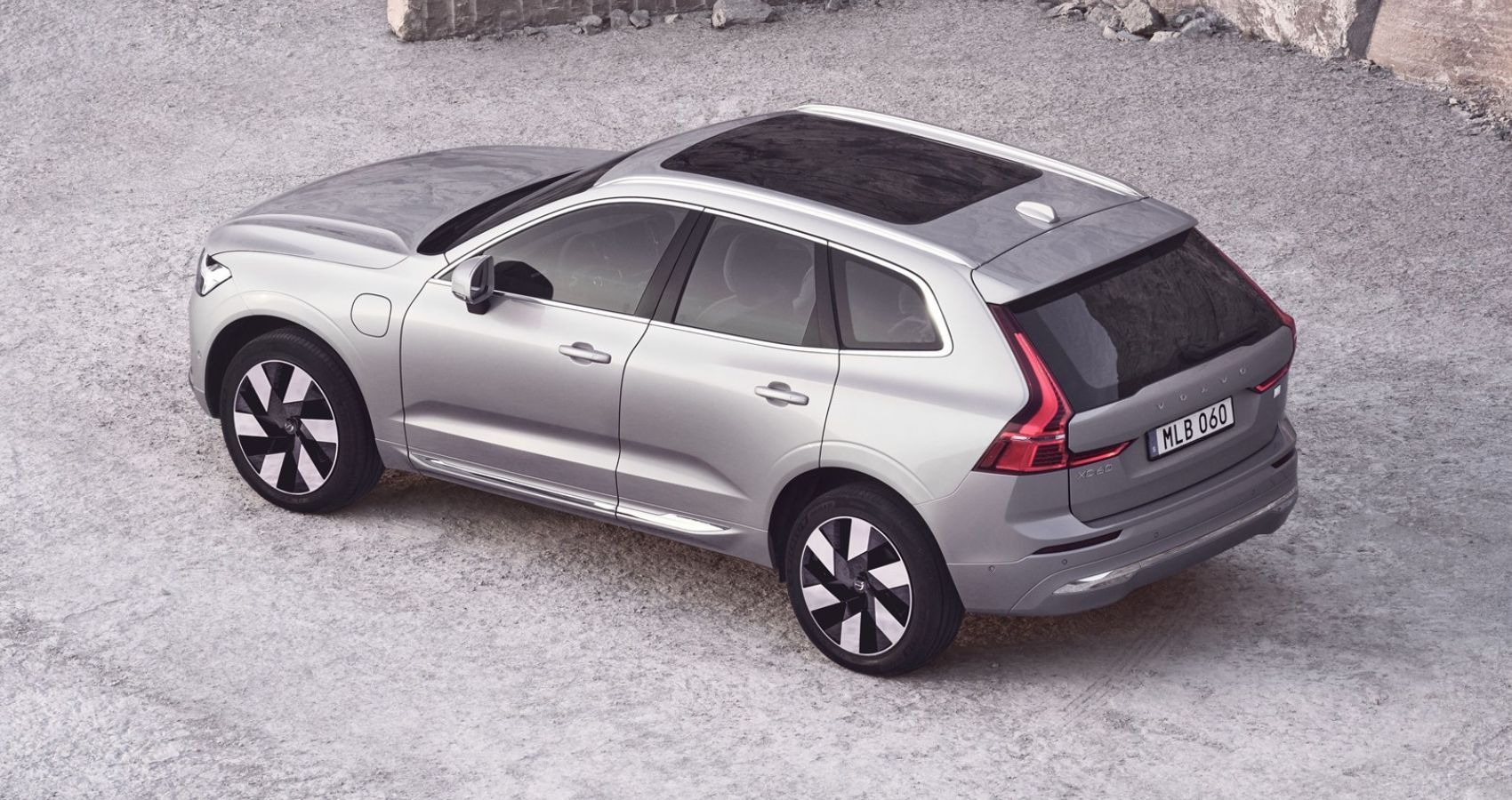 A rear-quarter view of the 2023 Volvo XC60.