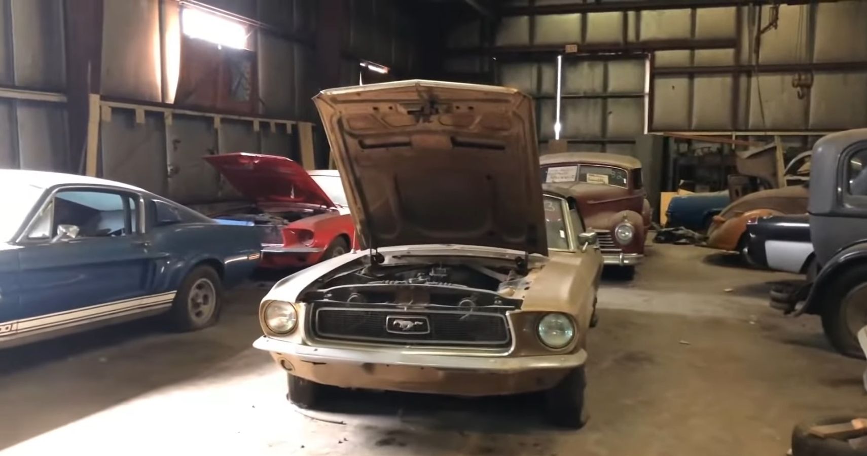 This Deserted Museum Holds Extra Than 200 Unimaginable Basic Automotive Barn Finds