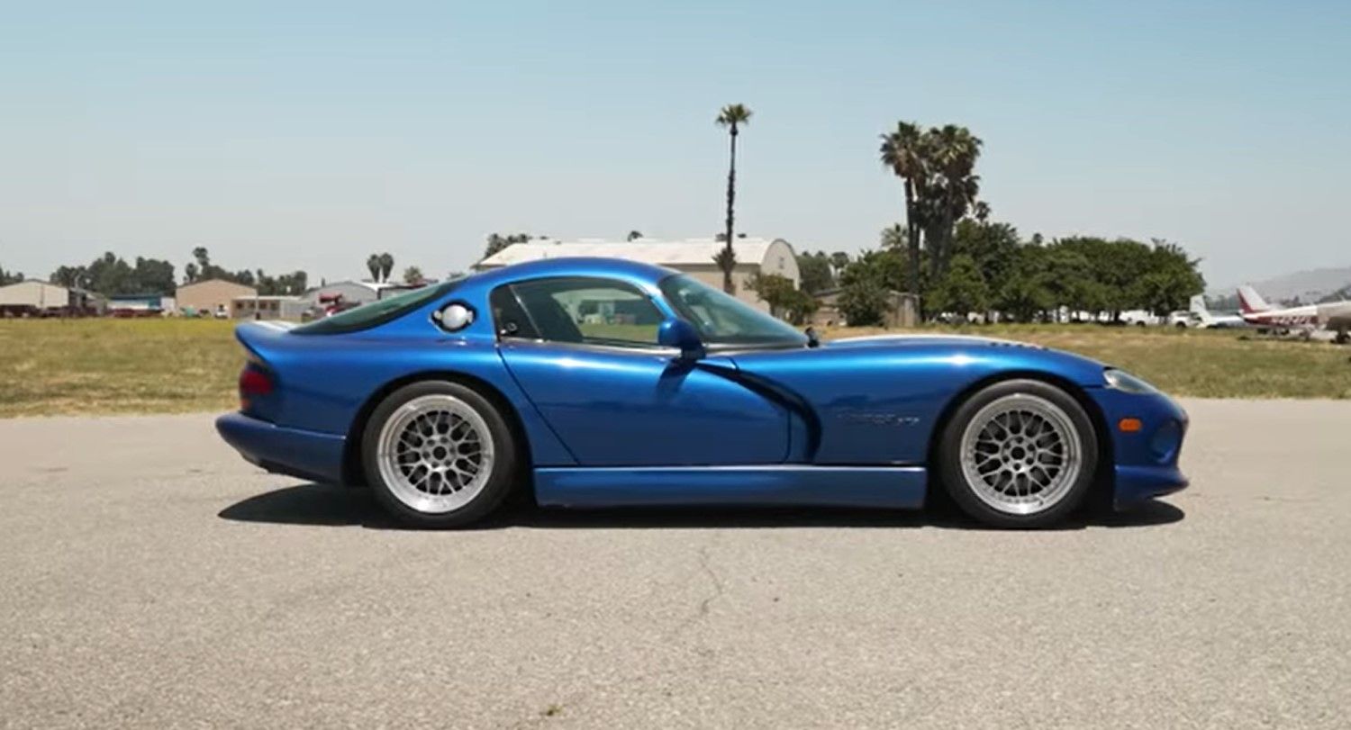 1996 Dodge Viper GTS, vista de perfil lateral