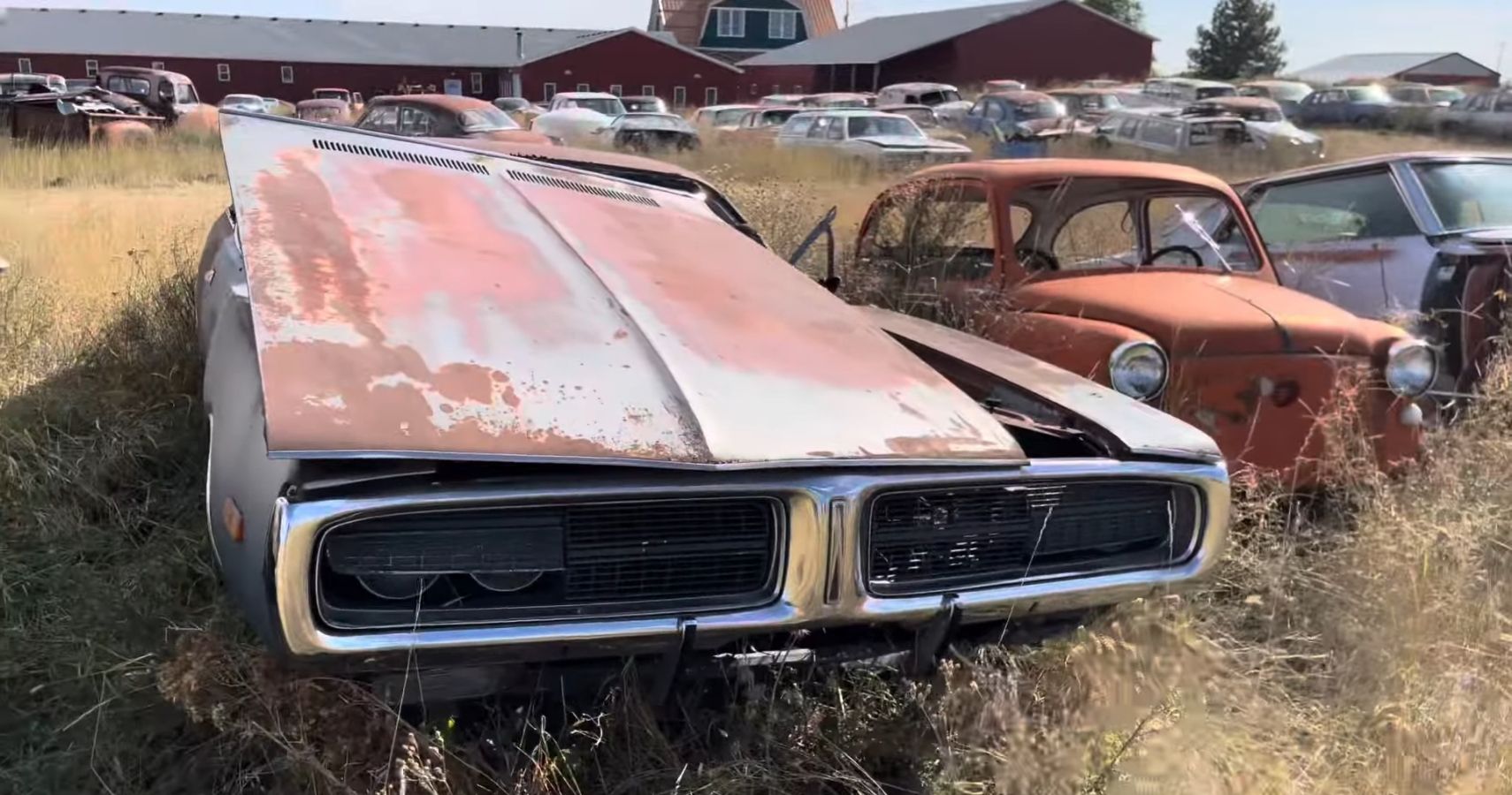Carros musculares de quintal 1972 Dodge Charger vista frontal