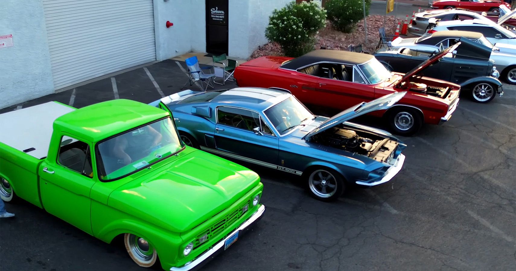 Salão de charutos e carros no Count's Kustoms