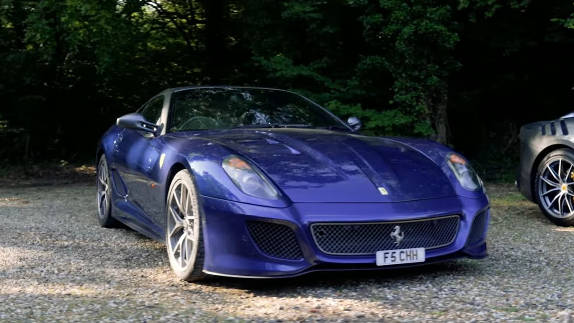 Vista frontal do Ferrari 599 GTO
