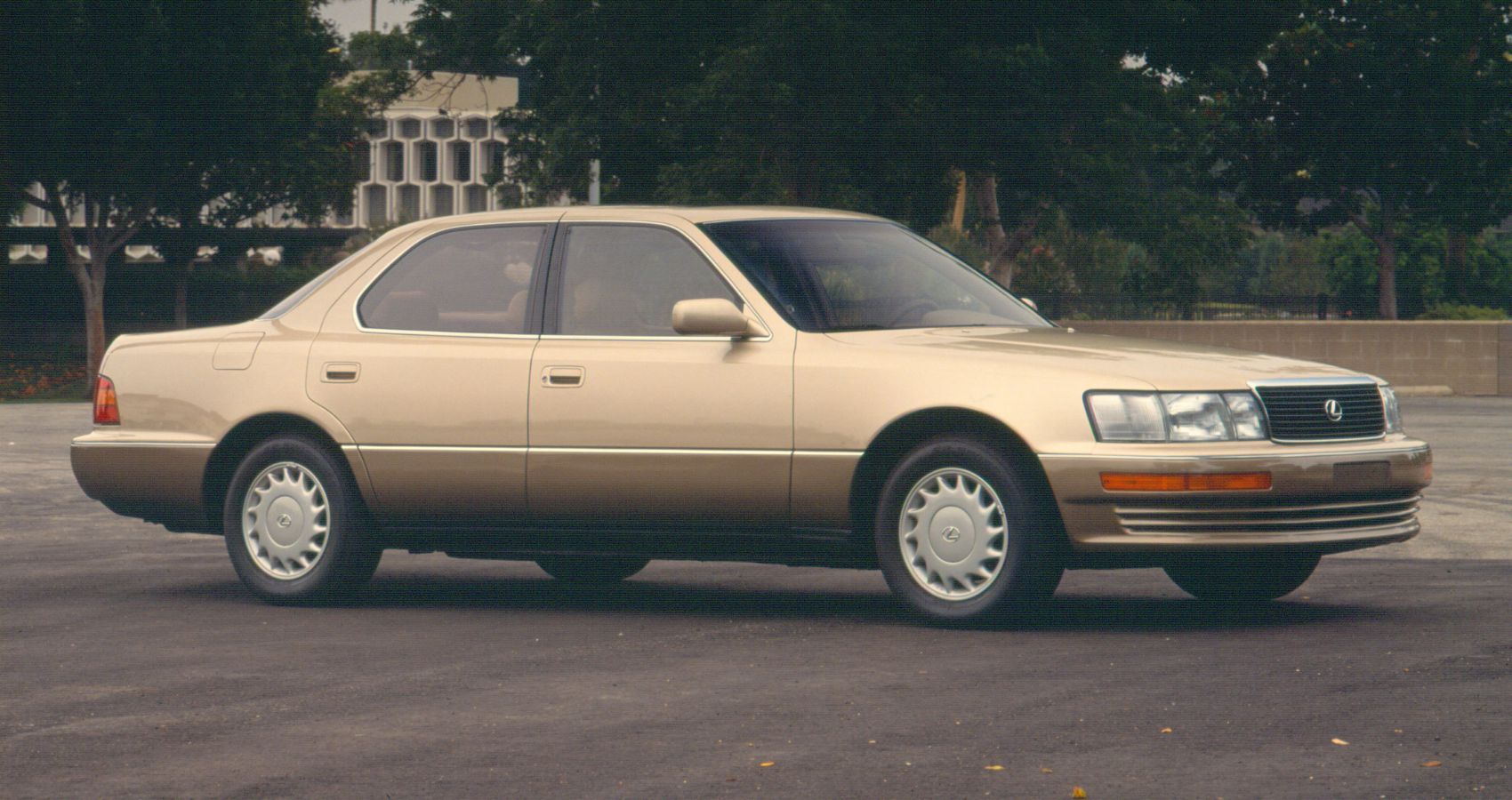 Front quarter view of a 1990 Lexus LS 400.