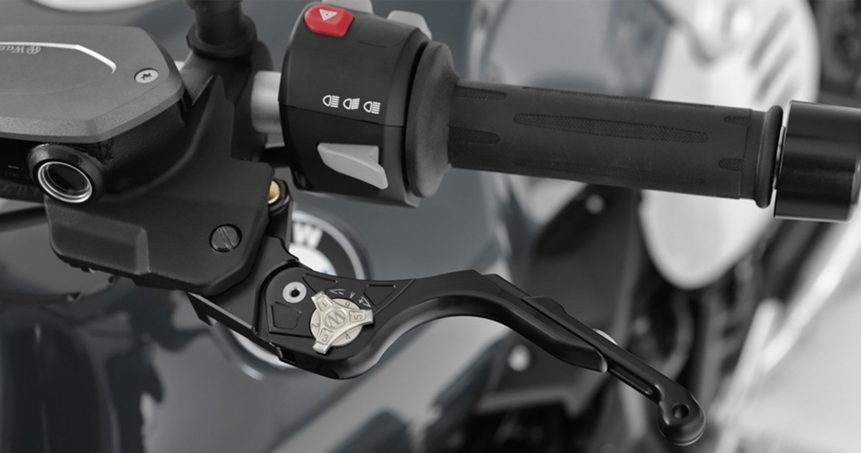 alavanca de freio preta na bicicleta esportiva
