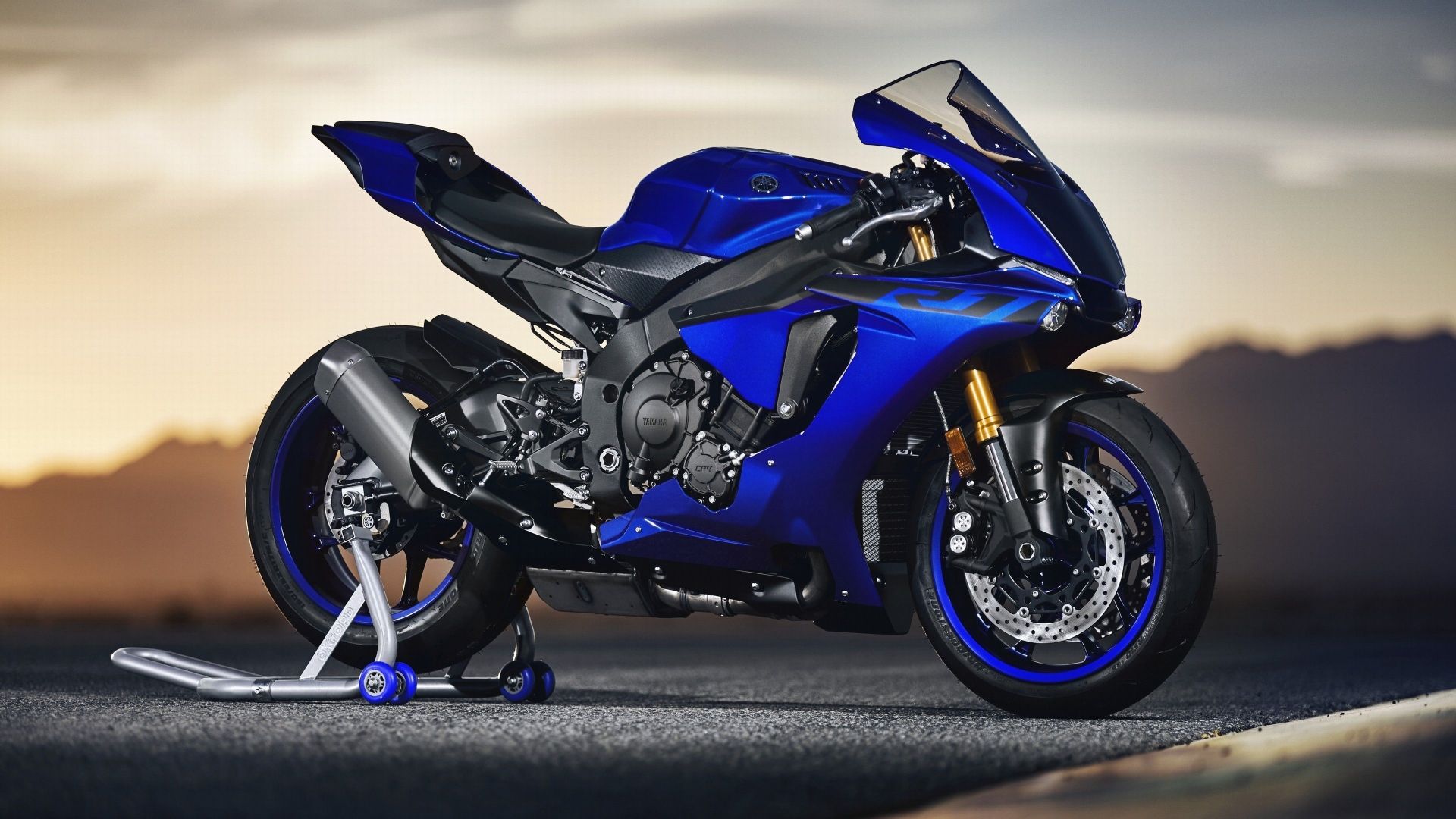 Front three-quarter look of 2020 Yamaha YZF-R1