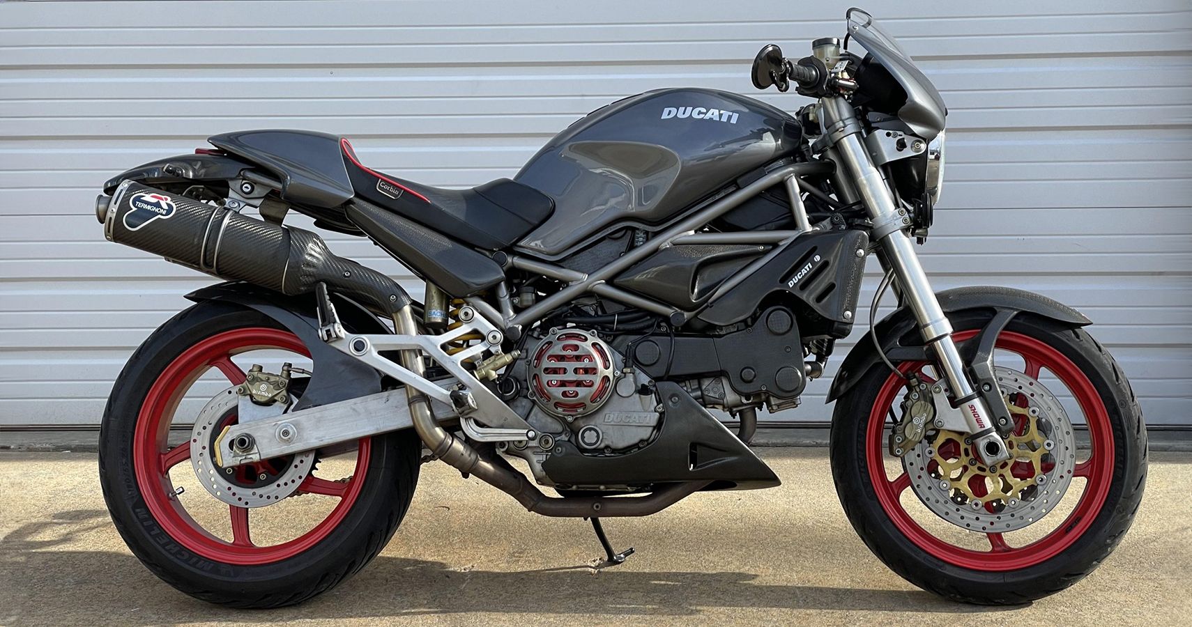 Quick carbon fiber restoration on a Ducati M900 that had a lot of
