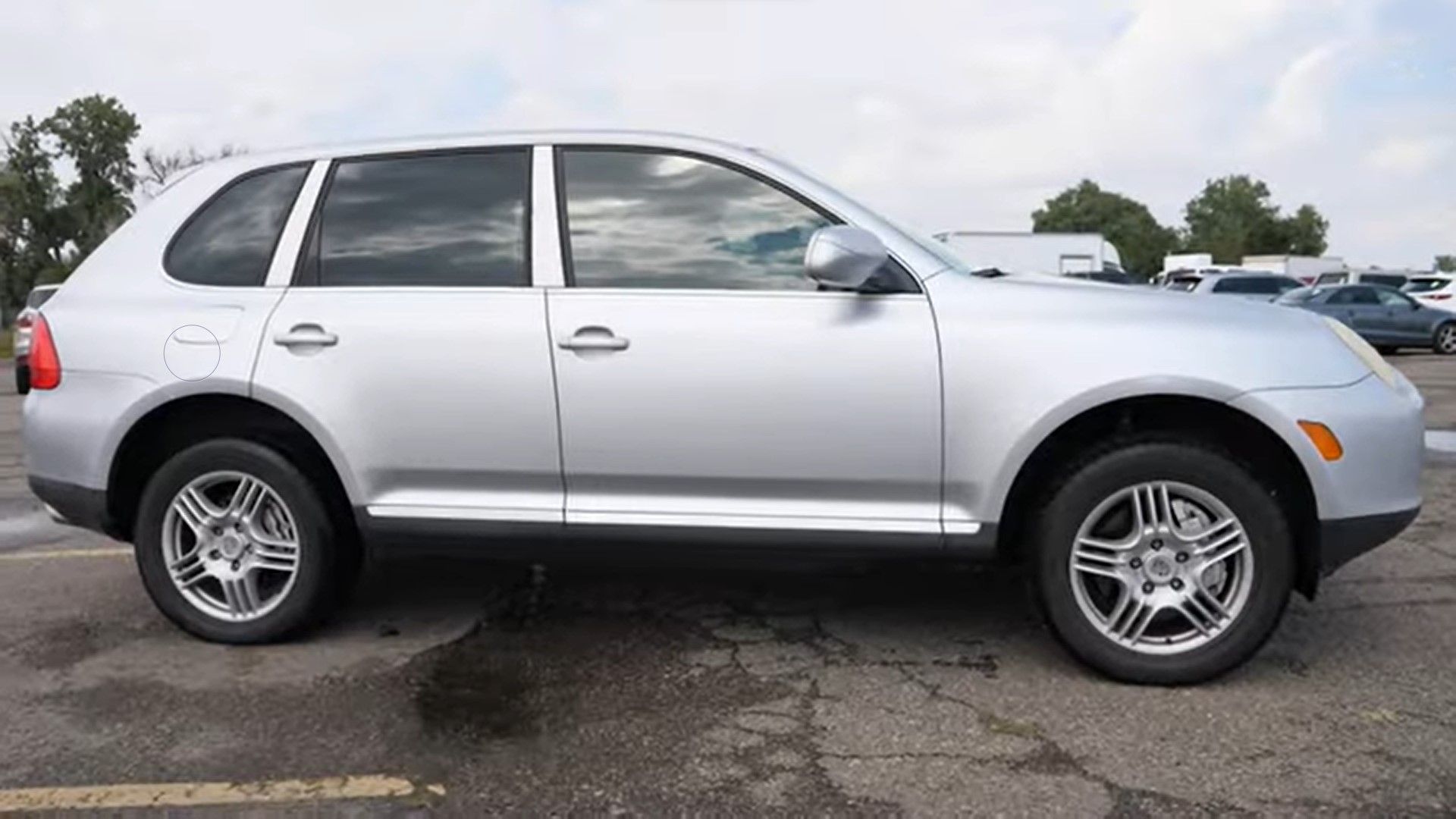 Porsche Cayenne primeira geração, vista de perfil lateral