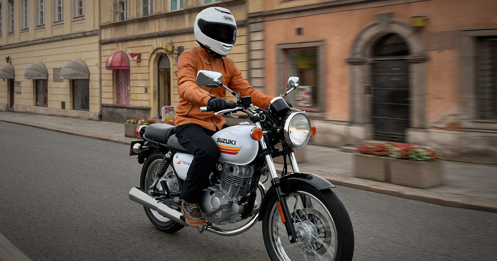 Motocicleta cruiser japonesa branca