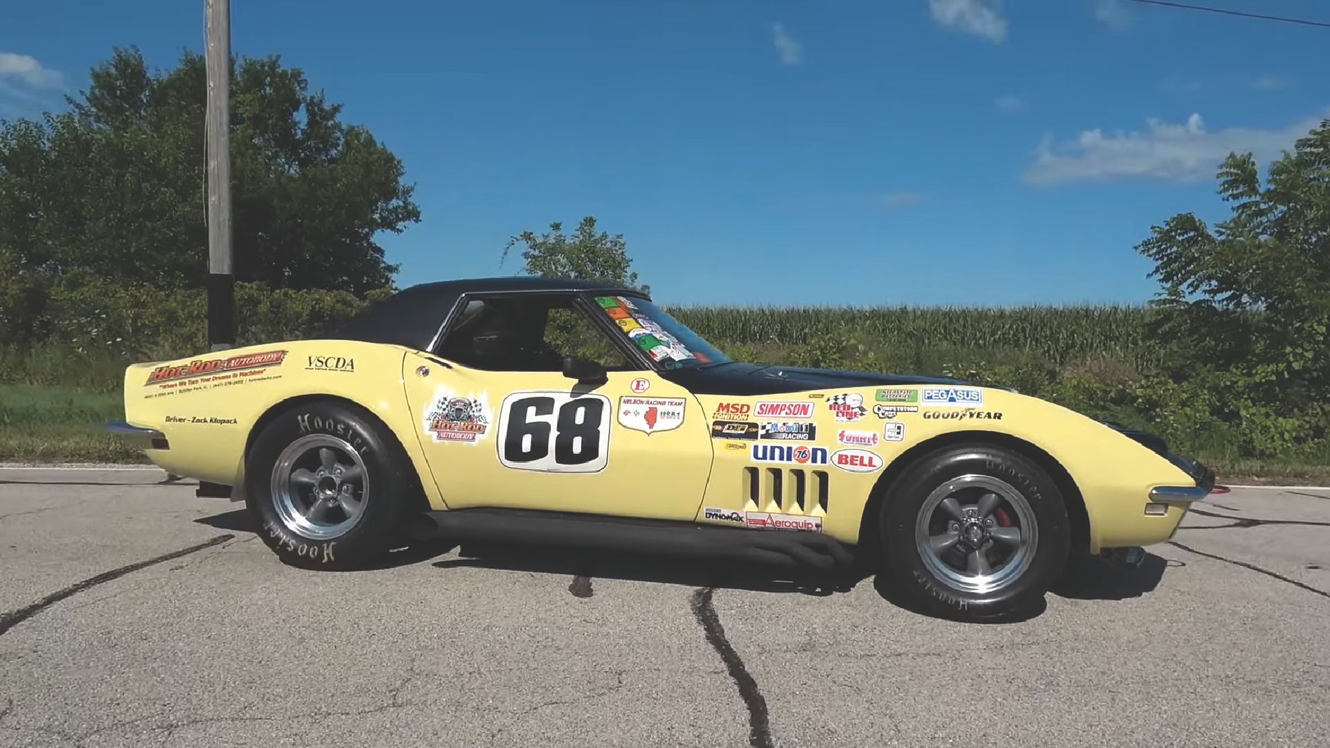 Chevrolet Corvette preto e amarelo 1968