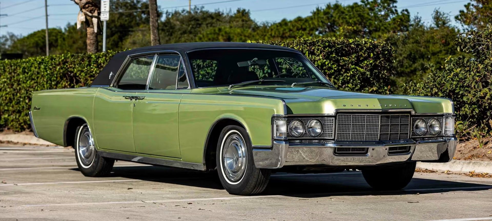 1969 Lincoln Continental estacionado