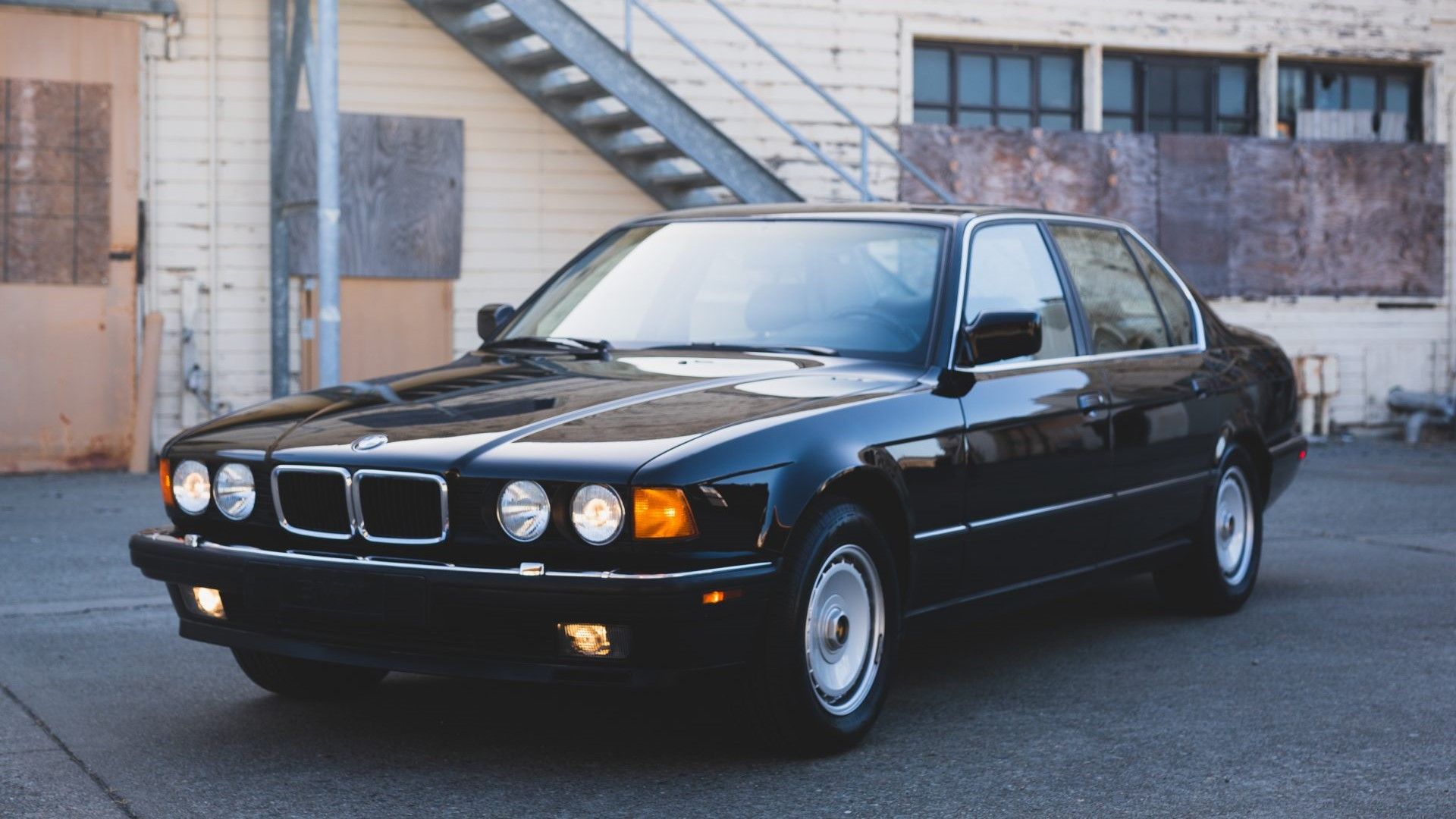 1989 BMW E32 7-Series