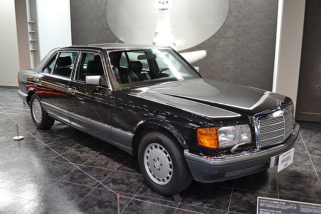Mercedes-Benz 560SEL 1989