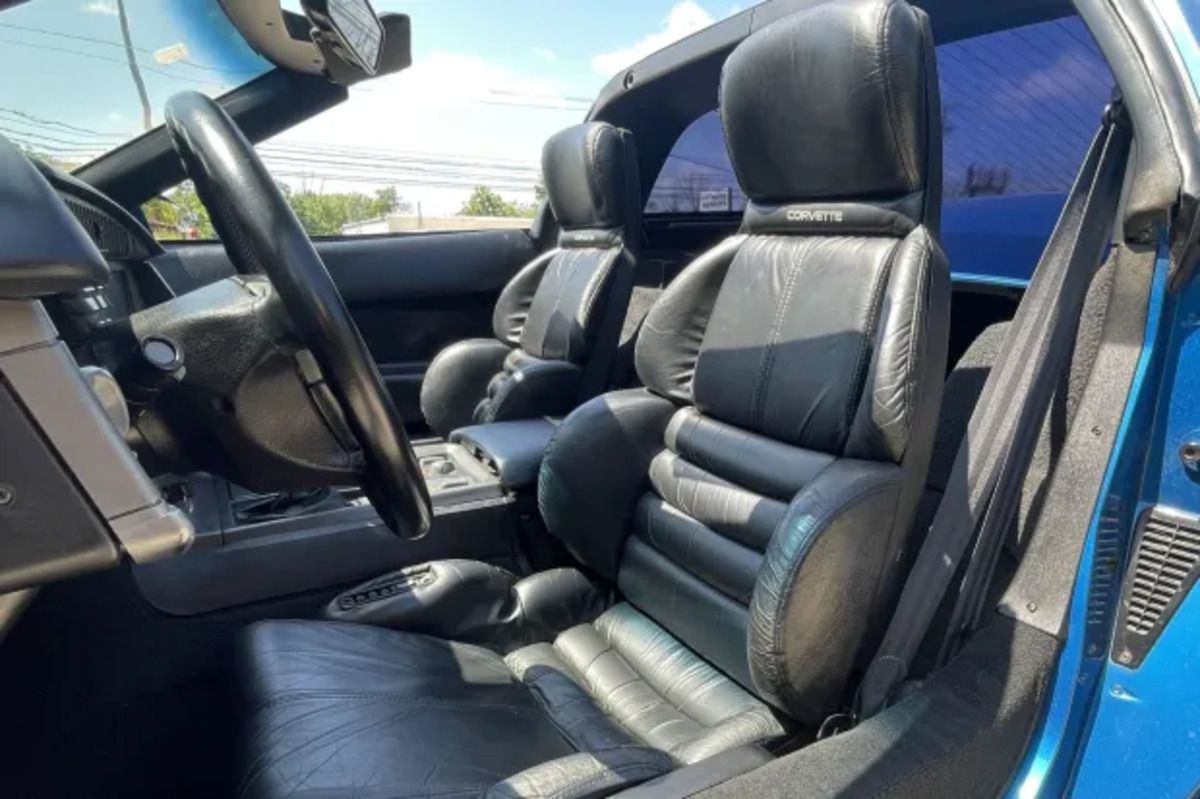 Interior do Chevrolet C4 Corvette ZR-1 1991 