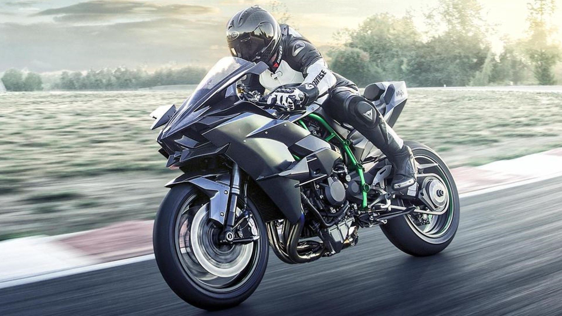 2024 Kawasaki Ninja H2R is loaded with cool features