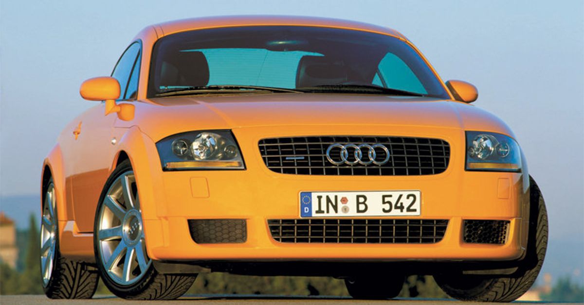 Amarelo 2003 Audi TT 3.2 DSG Quattro estacionado