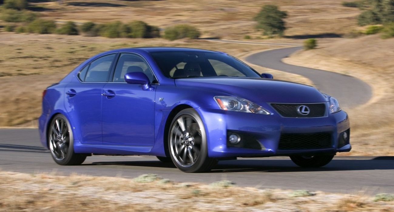 Lexus IS-F 2011 biru di jalan