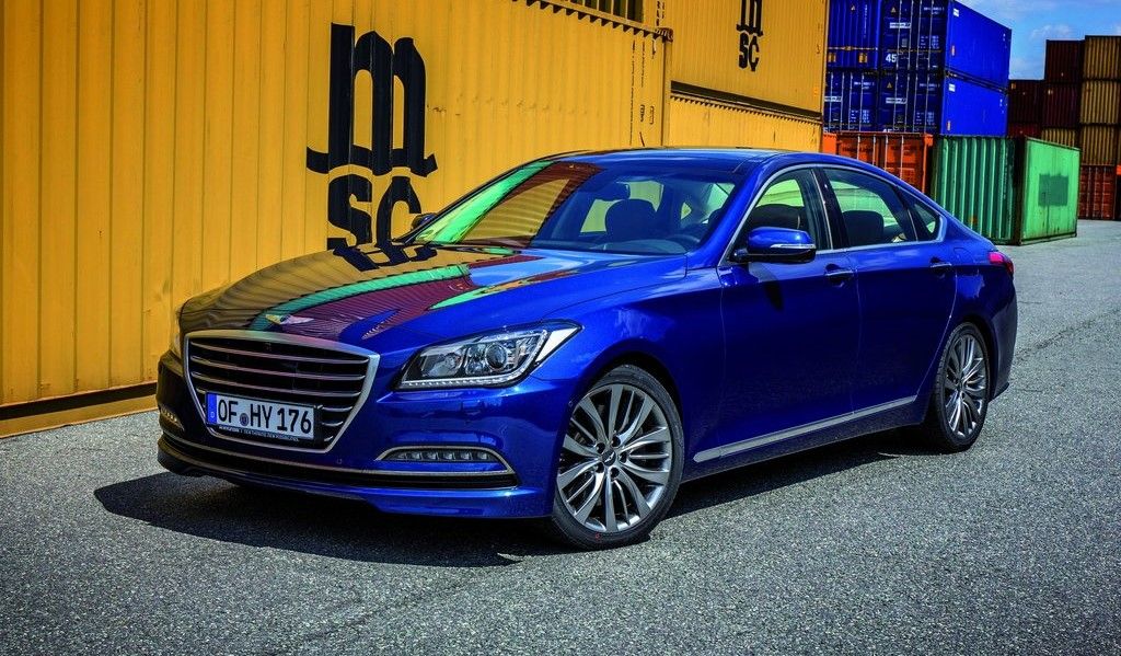 Biru Hyundai Genesis 5.0 R-Spec 2014, diparkir