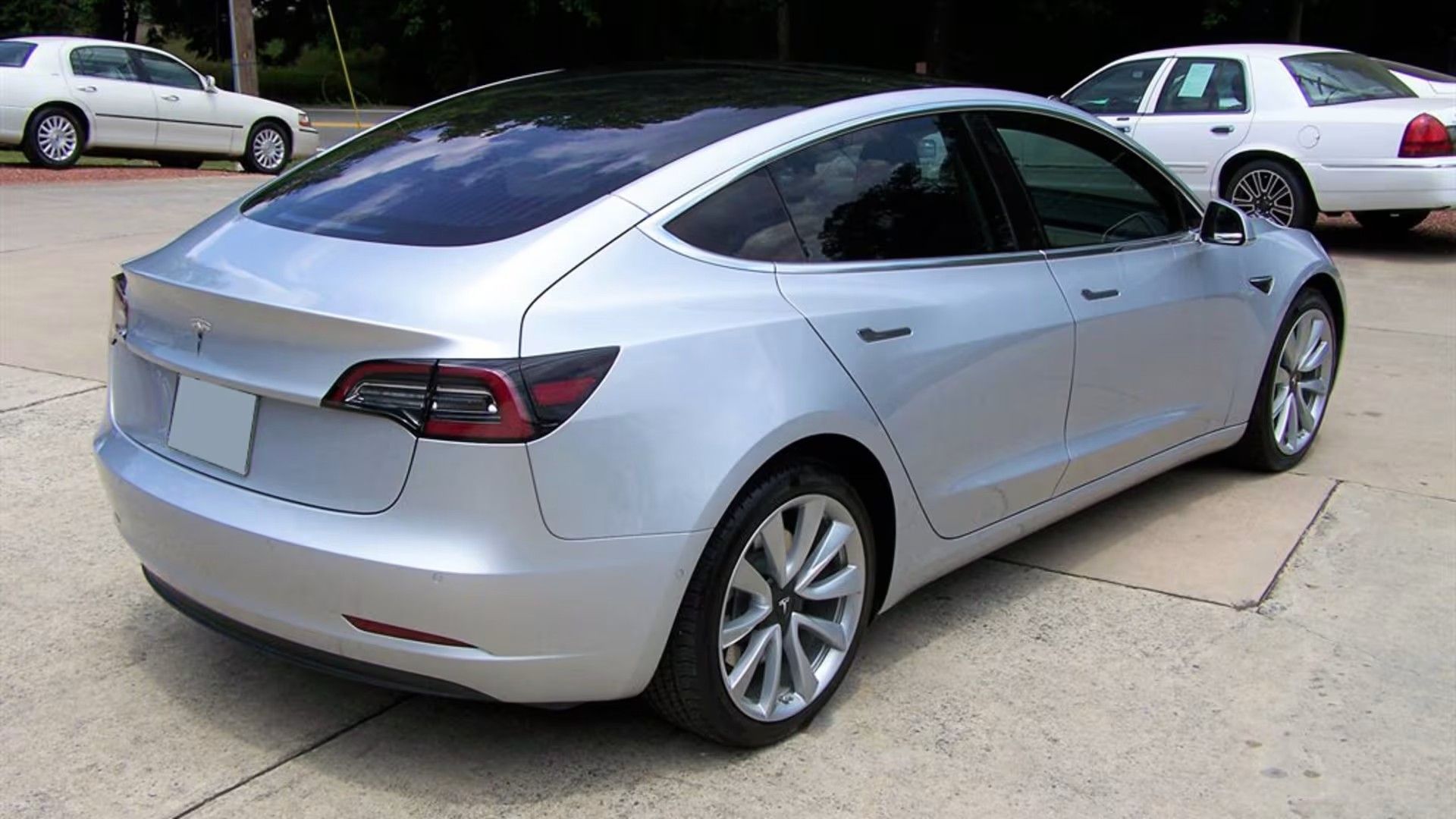 2018 Tesla Model 3 Ângulo Traseiro de Longo Alcance