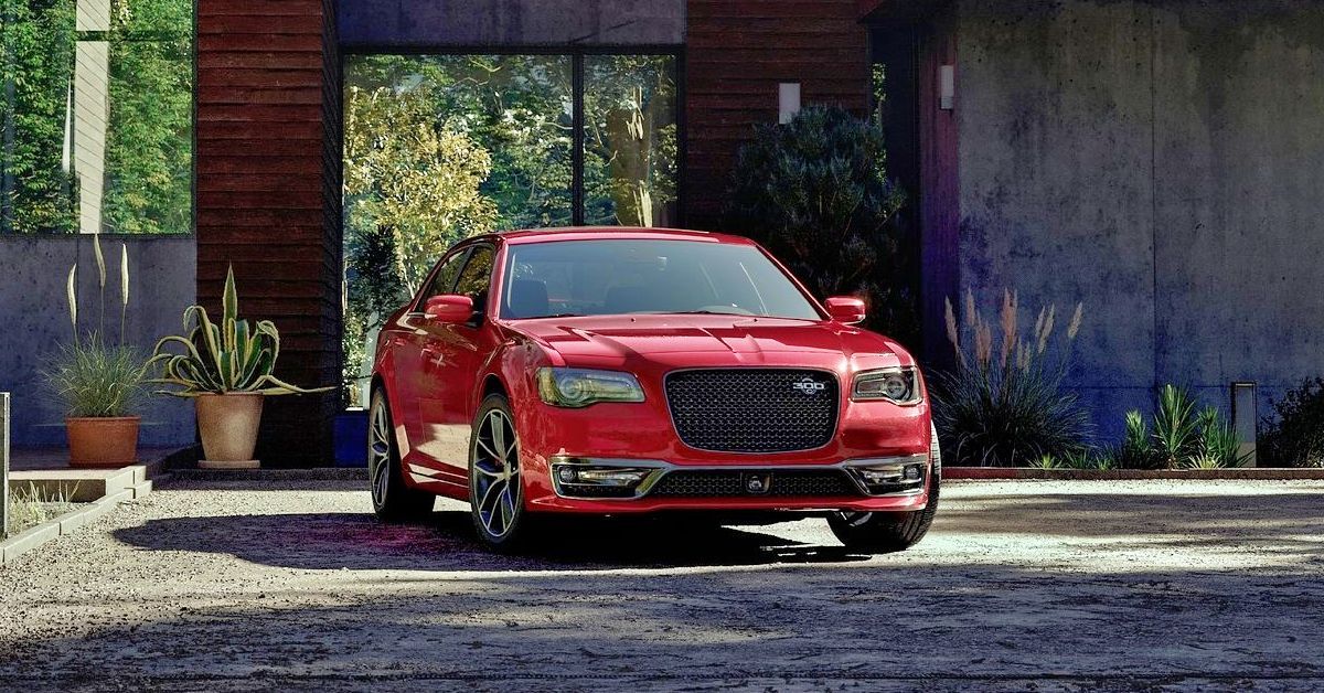 Casa de perfil frontal 2023 Chrysler 300C