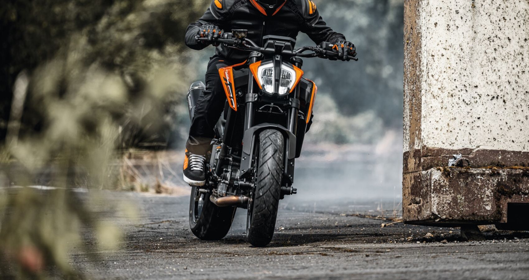 Three-quarter front view of the 2024 KTM 790 Duke