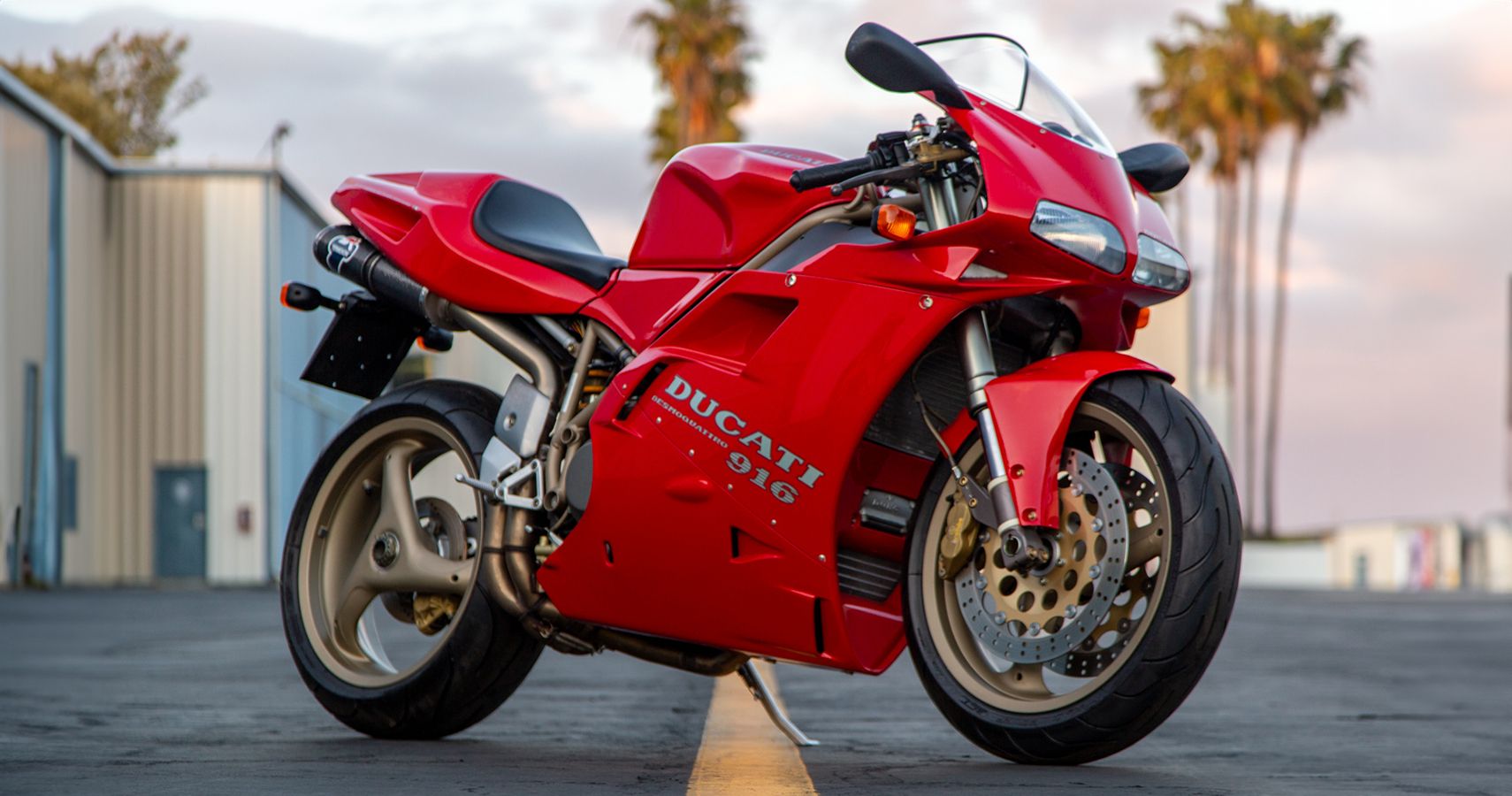 Superbike italiana vermelha