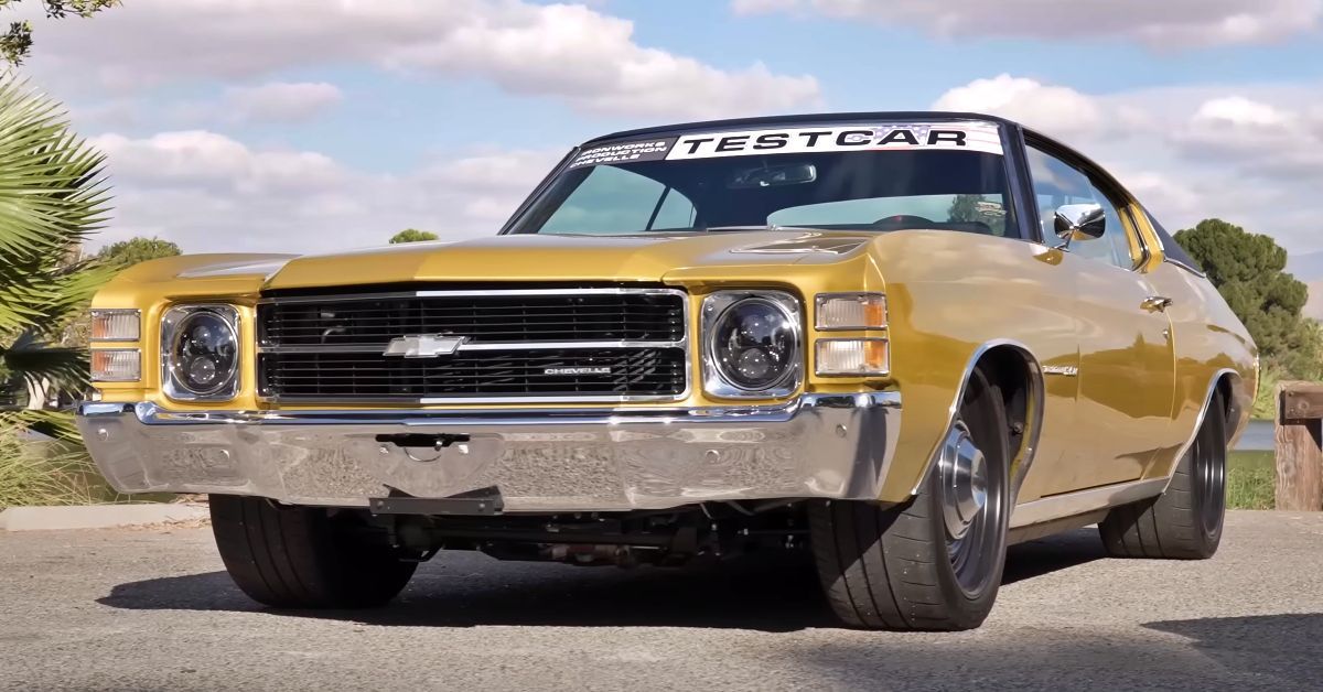 Frente três quartos esquerda personalizado Chevrolet Chevelle 1971