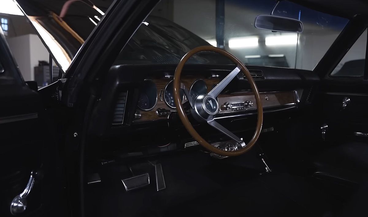RestoMods 1968 Pontiac GTO interior em couro preto 