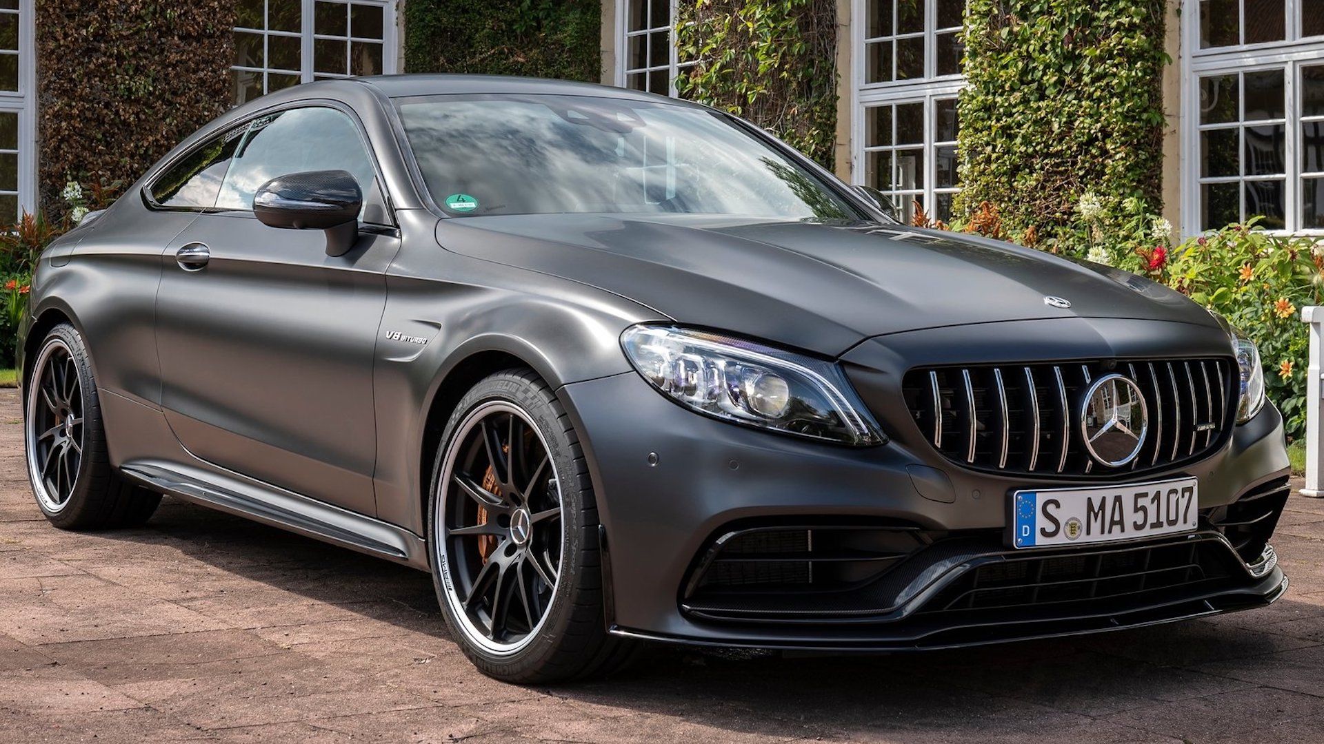 Mercedes-Benz-C63_S_AMG_Coupe Feature