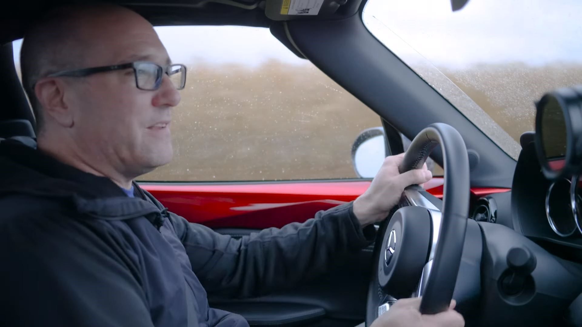 Mark dirigindo um Mazda Miata 2023 ND2