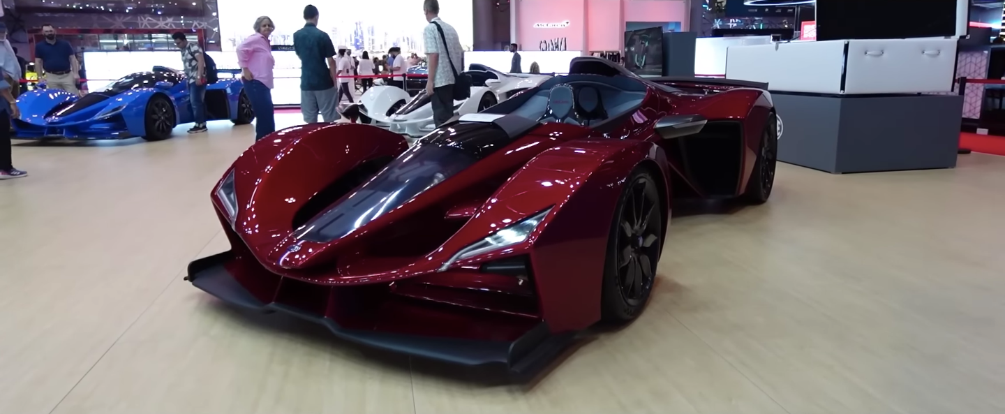 Um hipercarro Delage D12 no Salão do Automóvel de Genebra, Catar