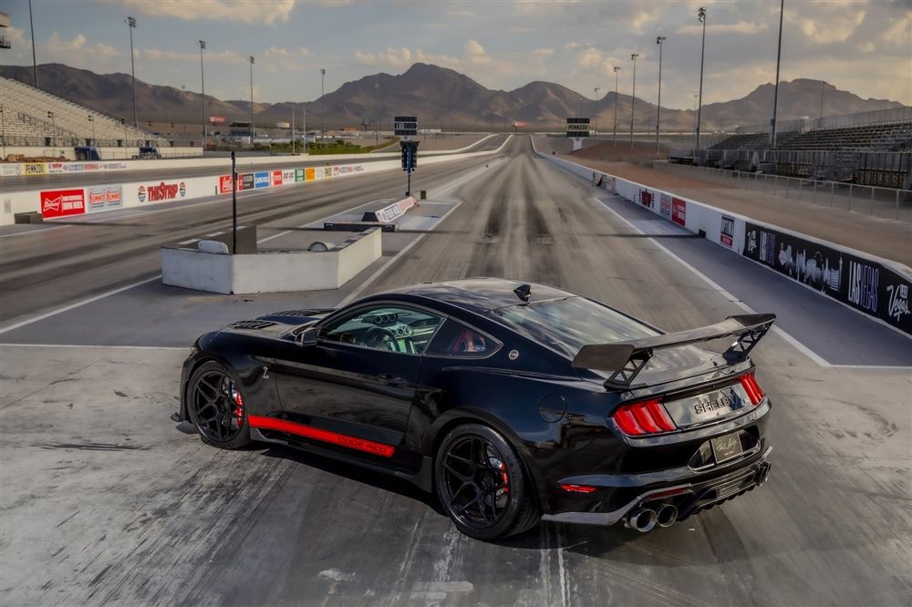 Carro musculoso Shelby GT500 Code Red