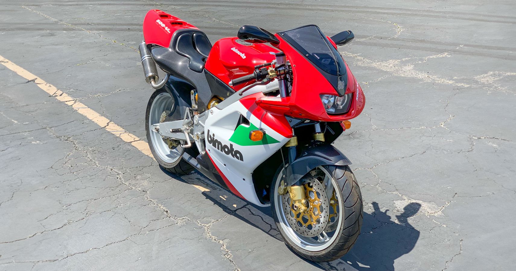 Superbike italiana vermelha, branca e verde