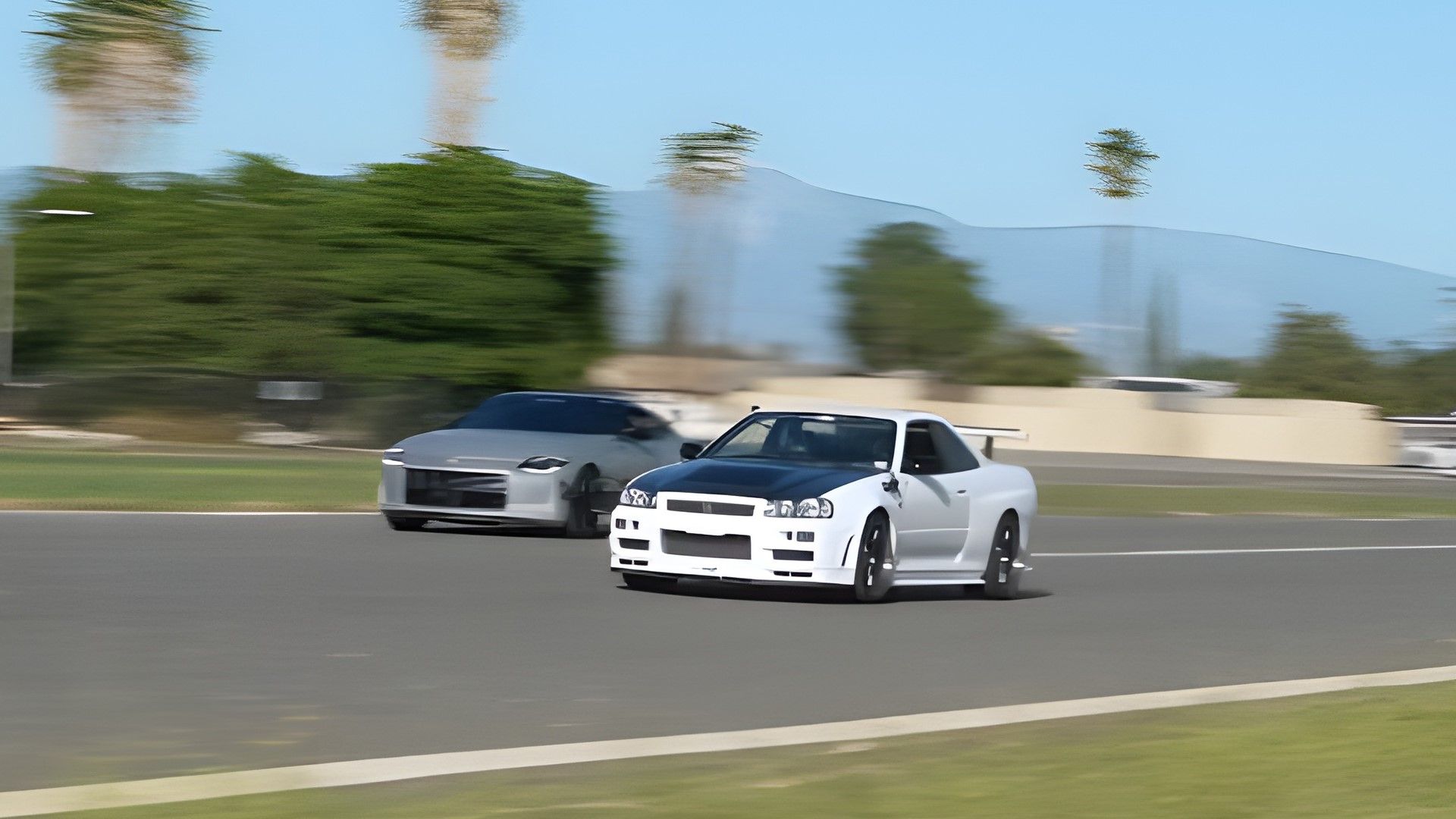 1999 R34 Nissan Skyline GT-R vs 2023 Nissan Z Proto Spec 