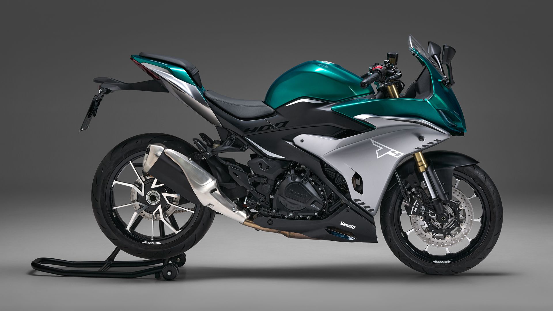 Benelli store sports bike