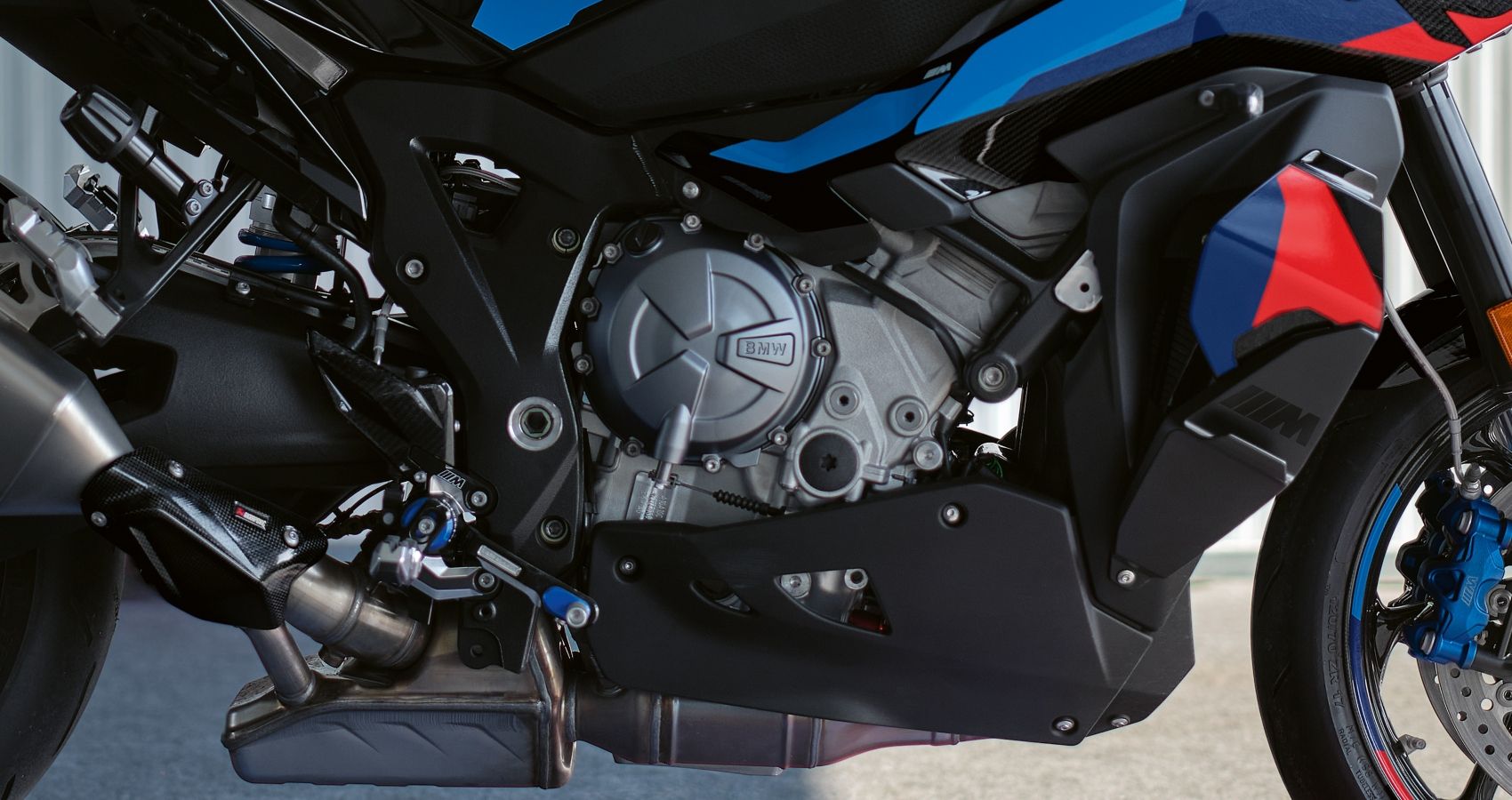 BMW Launches 2024 M 1000 XR - Roadracing World Magazine