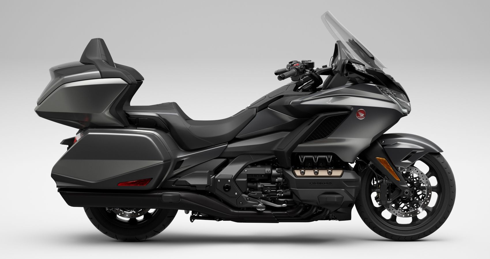 Aparência frontal de três quartos do 2024 Honda Gold Wing Tour