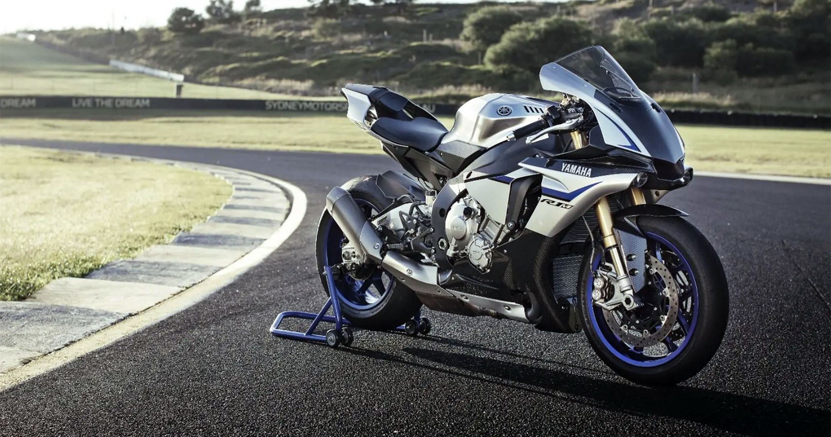 Superbike japonesa prateada