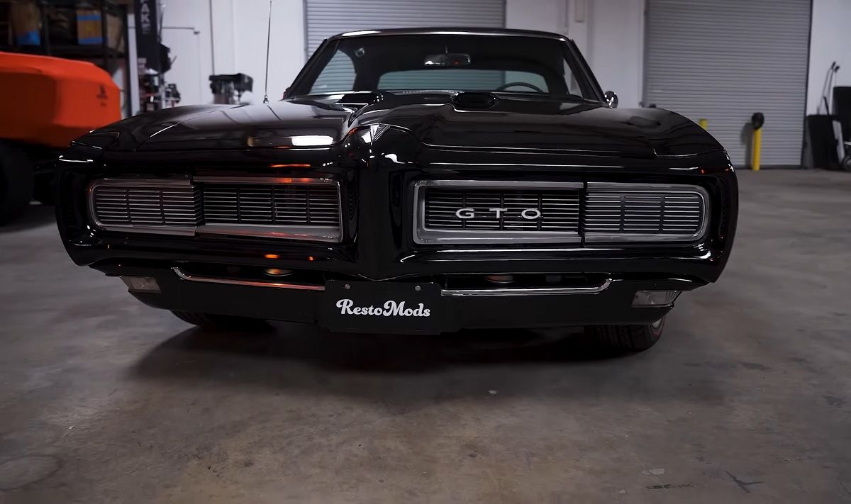 RestoMods Pontiac GTO de frente 
