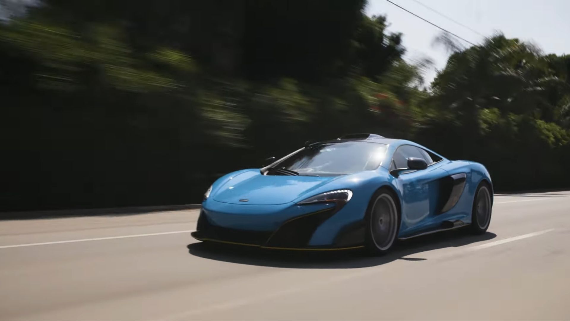 Tavarish McLaren 675LT na estrada