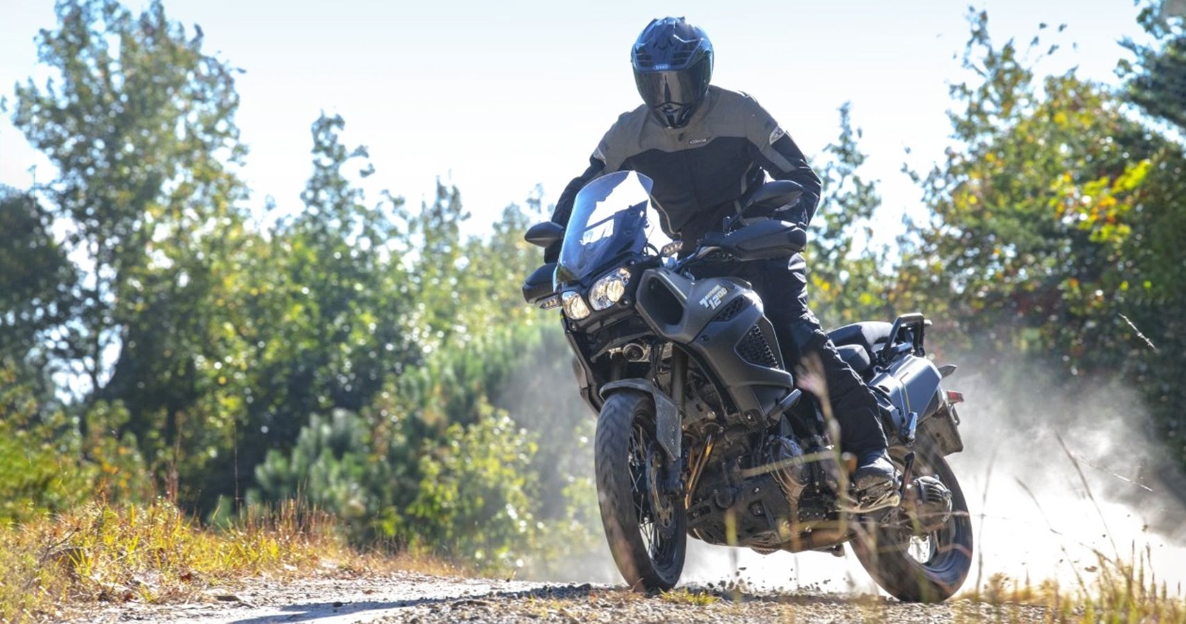 Motocicleta de aventura japonesa