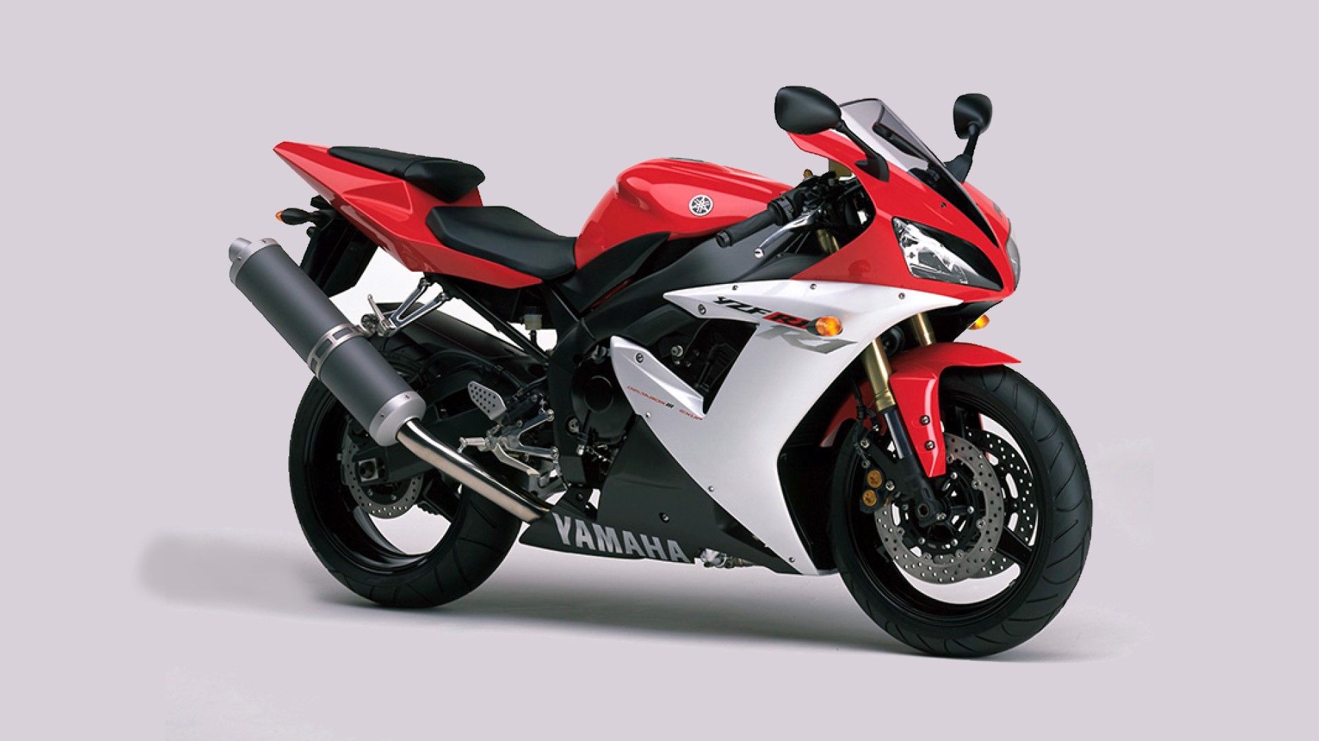 Vista frontal do terceiro trimestre da Yamaha YZF-R1 de 2002