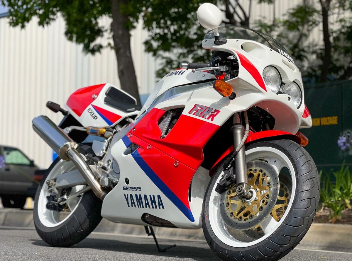 1991 Yamaha FZR750R OW01 front third quarter view