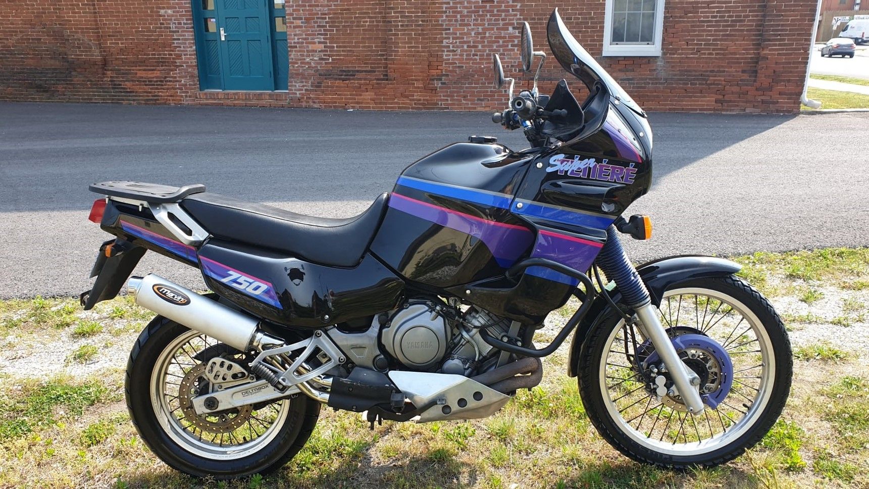 Vista do perfil lateral da Yamaha XTZ750 Super Tenere 1991