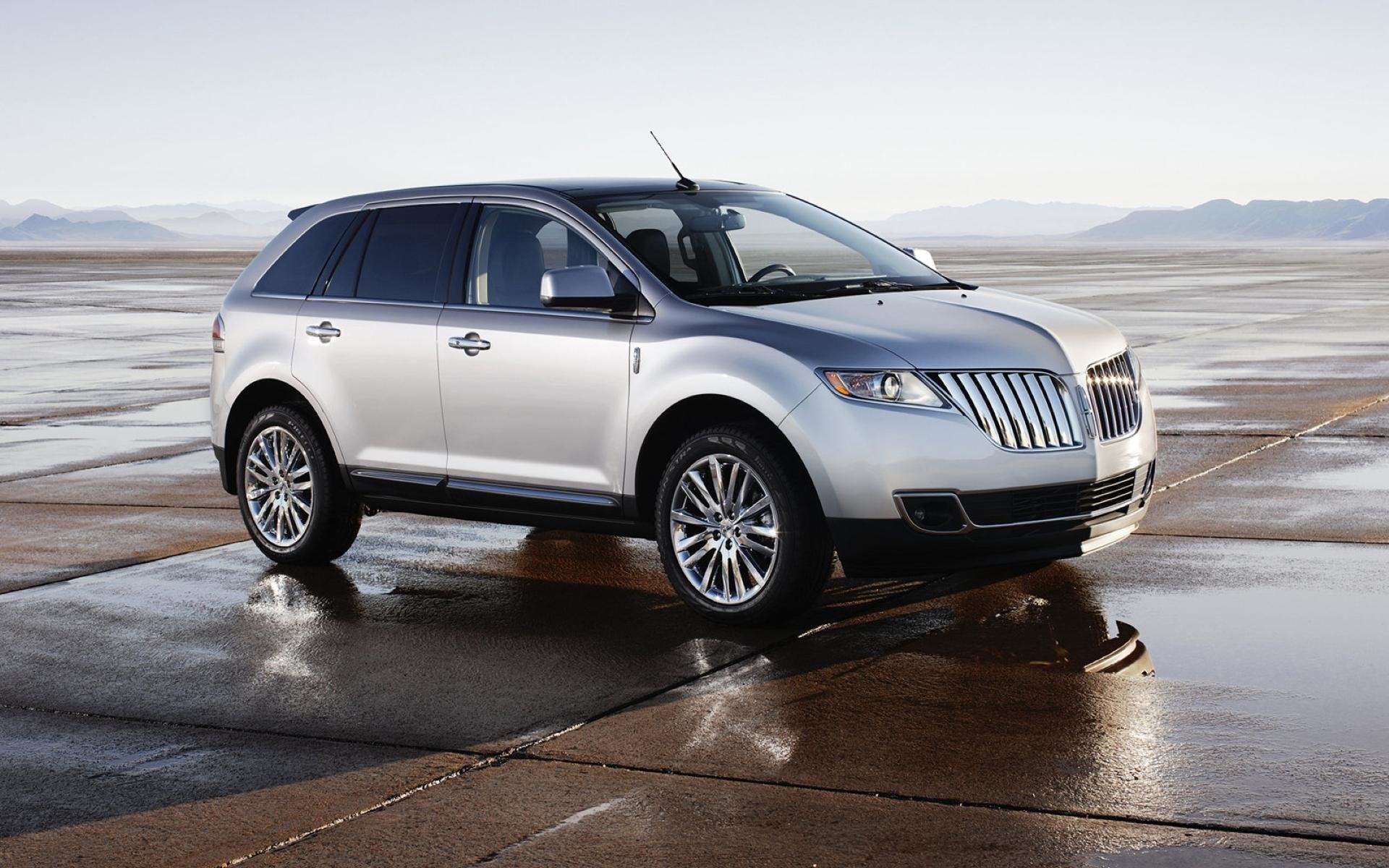 2011 Lincoln MKX - Front Quarter