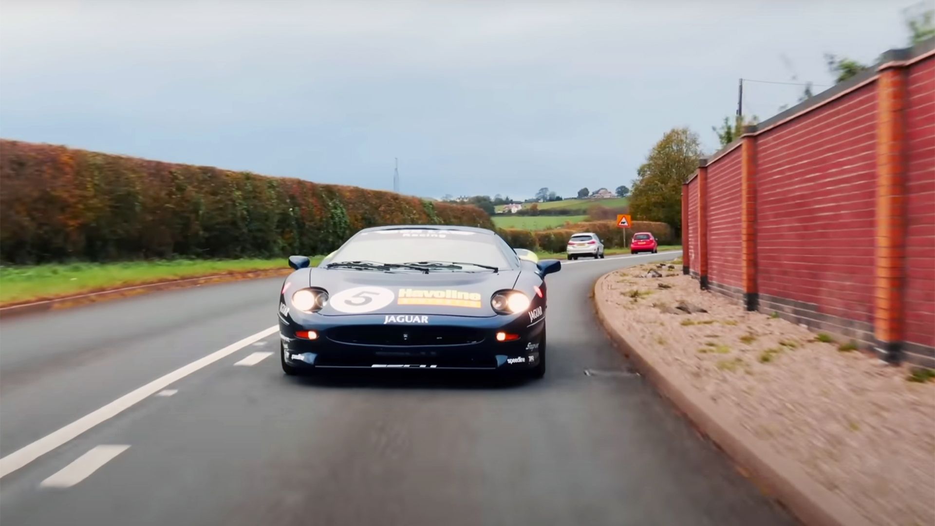 Fast Masters Jaguar XJ220 road drive