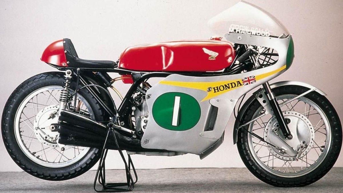 Honda RC166 Six-Cylinder two-stroke motorcycle side profile view