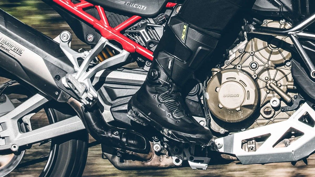 15 Essential Items Every Motorcyclist Needs